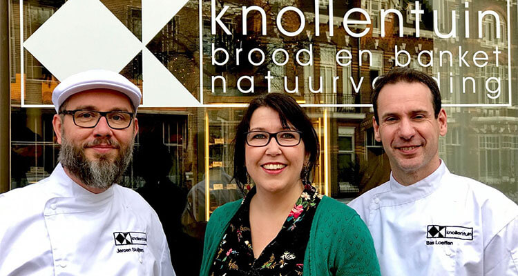 De Knollentuin verkoopt en bakt sinds 1974 ambachtelijk brood en banket, 100% biologisch en vegetarisch. Hun focus: goede, lekkere producten maken met aandacht voor mens, dier en milieu. Dit doen zij voor particulieren, restaurants, cafés en cateraars in Nijmegen en omgeving.