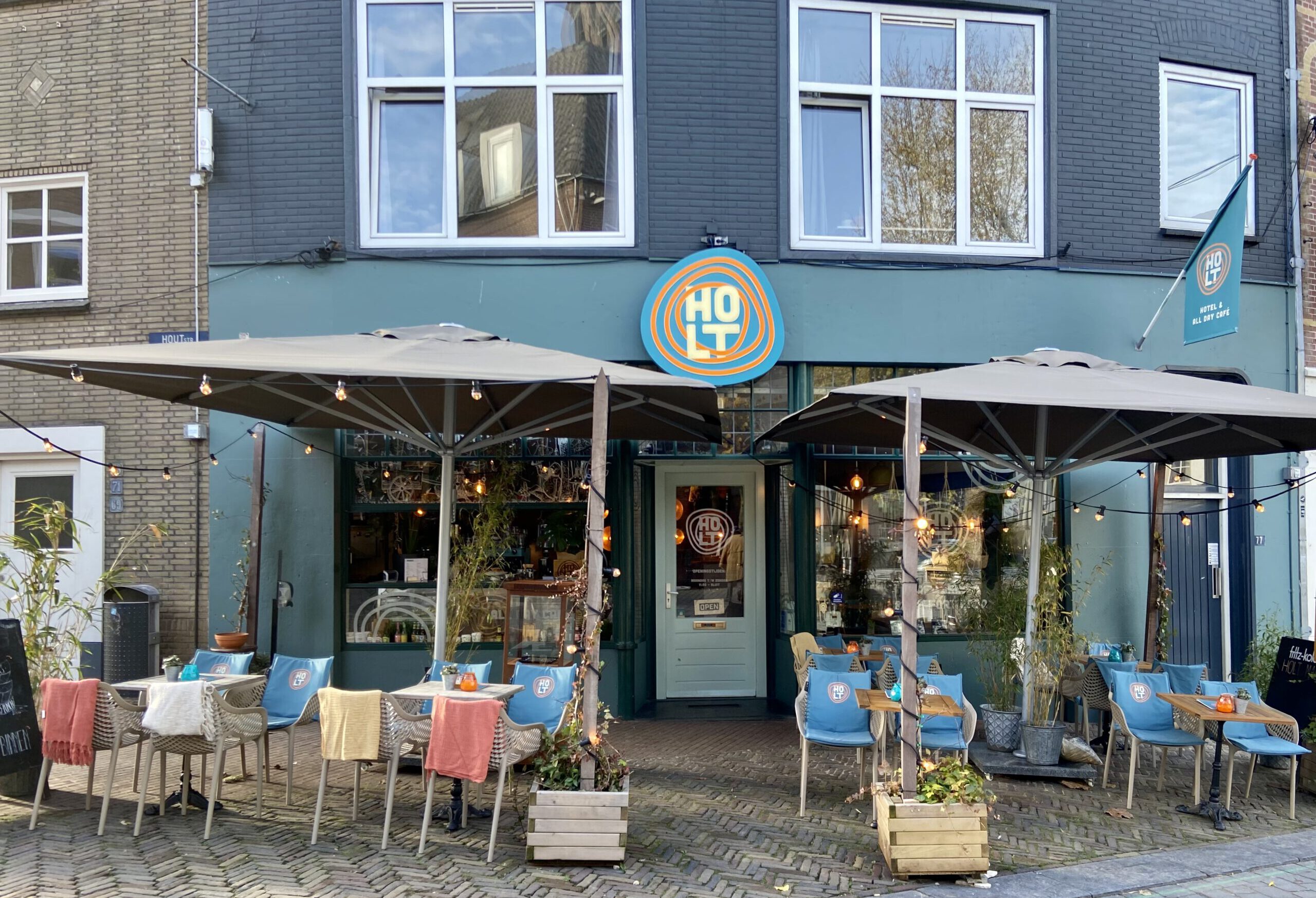 Holt Scaled E1661517287930